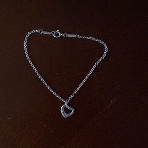 Tiffany & Co heart bracelet - in new condition!